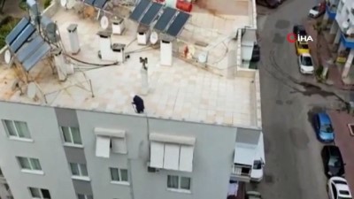 aston -  Antalya’da 65 yaş üstü yaşlı teyze dışarı çıkamayınca çatıda gezdi Videosu