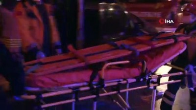 hastane -  Avcılar'da otomobil ile panelvan araç çarpıştı: 2'si ağır 4 yaralı Videosu