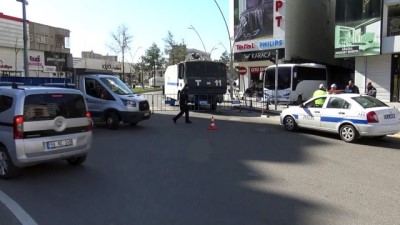 izinsiz gosteri - Batman'da HDP'li Belediye Başkanı Mehmet Demir'e 'terör' gözaltısı Videosu