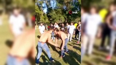 grup genc -  İstanbul’da gençler “evde kalın” uyarısına rağmen ormanda güreş tuttular Videosu