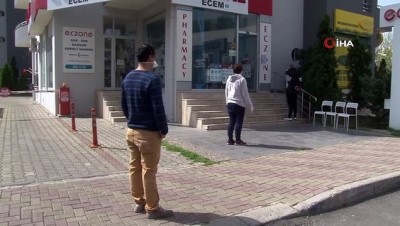 mel b -  İzmir’de eczanede brandalı korona virüs önlemi Videosu