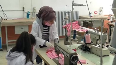  Beyşehir'de öğretmen ve meslek lisesi öğrencileri maske üretimine başladı