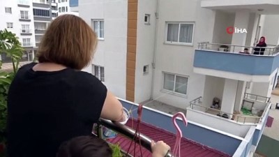 diyalog -  Komşuluk ilişkilerine balkondan balkona korona tedbiri Videosu