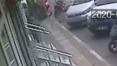 alkol komasi -  Sokak ortasında yığıldı, korona korkusu yaklaştırmadı Videosu
