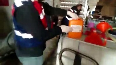 sanayi sitesi - 2 bin 500 litre sahte dezenfektan ele geçirildi - İZMİR Videosu