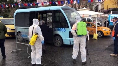 İstanbul'da Harem'de kurulan istasyonda taksi ve dolmuşlar dezenfekte ediliyor