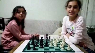 Türkiye evde satrançla kaldı