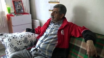 70 yaşındaki Ali dede evinde sıkılınca salıncak yaptı - BATMAN