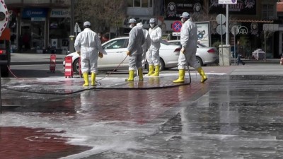 Cadde ve sokaklar koronavirüse karşı köpükle yıkandı - KIRŞEHİR