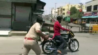 dayak -  - Hindistan’da Sokağa Çıkma Yasağına Uymayanlara Dayak Videosu