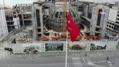  Korona virüs salgını nedeniyle Taksim ve İstiklal Caddesi boş kaldı