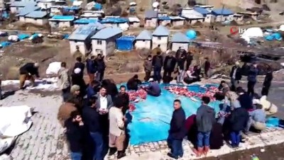 sadaka -  Şemdinli’de belaların def edilmesi için onlarca kurban kesildi Videosu