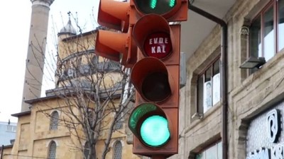 yerel yonetim - Trafik ışıklarıyla 'evde kal' çağrısı - SİVAS Videosu