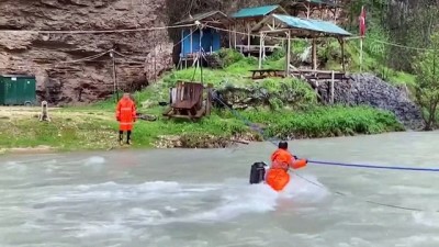 mahsur kaldi - Derede mahsur kalan köpeği itfaiye kurtardı - MERSİN Videosu