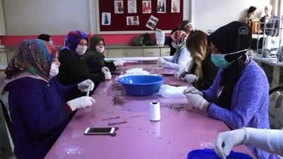 Kadınlar, sağlık çalışanları için maske üretiyor - MUŞ