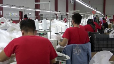 antibakteriyel -  Tekstil üretimini durdurup sağlıkçılar için tulum üretmeye başladılar Videosu