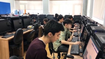 hazirlik sinifi - İTÜ'lü lise öğrencilerinden sağlık çalışanlarına 3D yazıcıyla 'yüz koruyucu siper' - İSTANBUL Videosu