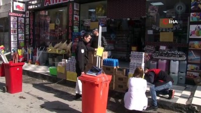  İzmir’de cadde üzerine ücretsiz el dezenfektanı koydular