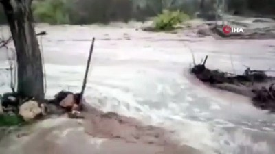 felaket -  Sel sularına kapılan çocuk cesedi çamura saplanmış halde bulundu Videosu
