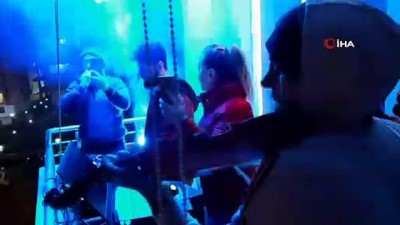 rap muzik -  'Evinde kalan' vatandaşlara balkondan moral konseri Videosu
