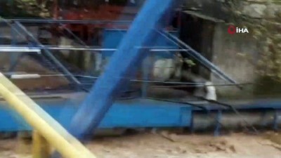  - İskenderun'da sağanak su baskınlarına yol açtı