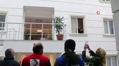  Karantina altındaki öğrenci ve vatandaştan personele moral alkışı