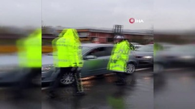  Kocaeli'nin 2 TEM girişi korona virüs tedbirleri kapsamında kapatıldı