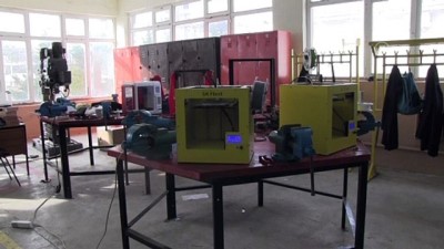 Öğretmenler, sağlık çalışanları için siperli maske üretiyor - TEKİRDAĞ