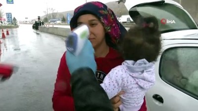 polis noktasi -  Şehir dışından gelenlere dezenfektanlı önlem Videosu