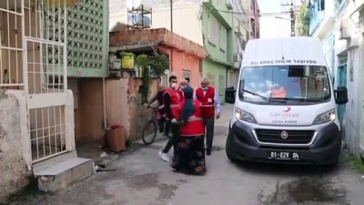 seyyar saticilar - Türk Kızılayı, 65 yaş ve üzeri ihtiyaç sahiplerine gıda ve temizlik kolisi dağıttı - ADANA Videosu