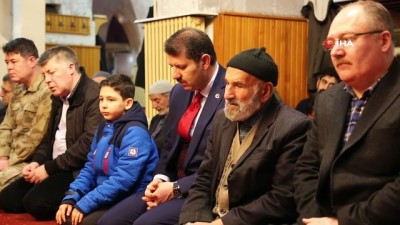  9 asırlık camide eller Mehmetçik için açıldı