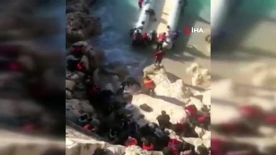  Antalya'daki göçmenlerin Meis Adası'na geçişleri başladı