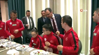 selamet - Bakan Kasapoğlu, özel sporcular ile bir araya geldi Videosu