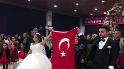 dugun toreni -  Düğünlerinde İdlib şehitlerini unutmadılar Videosu