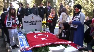 arabesk -  Müslüm Gürses vefatının 7’nci yılında mezarı başında anıldı Videosu
