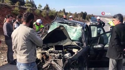  Traktör ile otomobil çarpıştı: 1 ölü, 1 yaralı