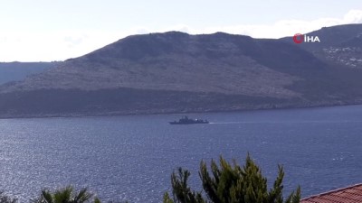 deniz kiyisi -  Yunan savaş gemisi Meis Adası önlerinde Videosu