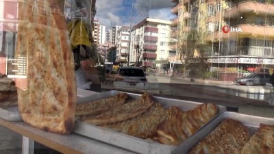 firincilar -  Çalışamayanlara bir aylık ekmek mahalle fırıncısından Videosu