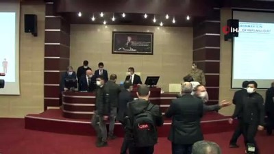 ucus yasagi -  Erzurum Valisi Okay Memiş, “Virüsle mücadeleyi adeta terörle mücadele gibi değerlendiriyoruz” Videosu