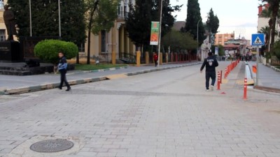 Kovid-19 tedbirleri kapsamında bazı cadde ve bulvarlar araç ulaşımına kapatıldı (2) - HATAY