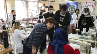 Gönüllü öğretmenler sağlık çalışanları için maske üretiyor - KARABÜK