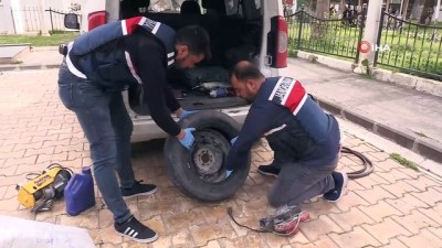  Kaçak 18 tabancayı stepne lastiğine gizledi