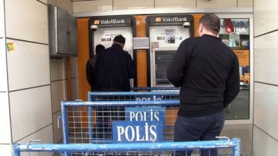kapali carsi -  Korona virüsüne karşı ATM önlerinde sosyal mesafe önlemi Videosu