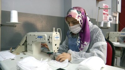 Meslek lisesinin gönüllü öğretmenleri cerrahi maske üretiyor - İSTANBUL