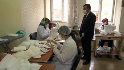 Usta öğreticiler koronavirüse karşı maske üretiyor- ŞANLIURFA