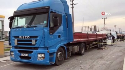 Akhisar'da işçi servisi ile kamyon çarpıştı: 1 kişi öldü, çok sayıda işçi yaralandı