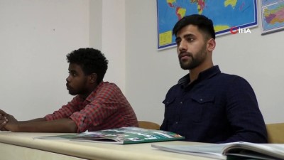 yabanci ogrenciler -  TÖMER Öğrencileri, hayallerini “Umut Tahtası”na yazdı Videosu