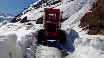 kar yiginlari -  Uludere-Uzungeçit yoluna çığ düştü Videosu