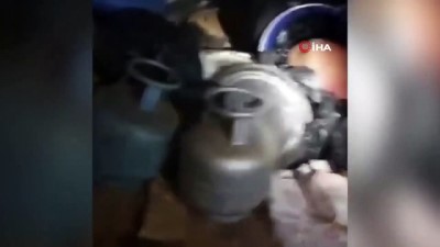 ozel tim -  Elazığ kırsalında teröristlere ait yaşam malzemelerinin bulunduğu mağara imha edildi Videosu