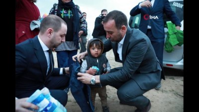 insanlik drami -  MHP Lideri Bahçeli’nin talimatıyla Edirne'ye gönderilen yardım tırları göçmenlere ulaştı Videosu